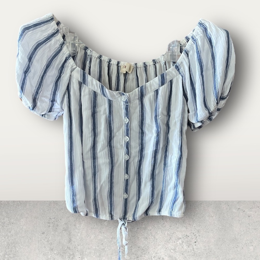 Woman’s off the shoulders shirt top blouse tie bottom - Size XS